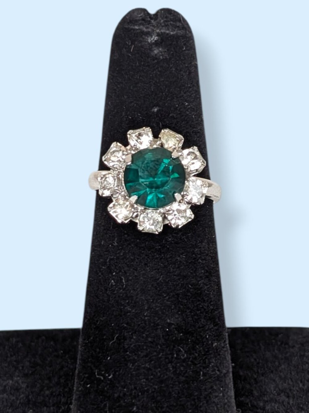 🍁Sarah Cov Green & White Glass Ring